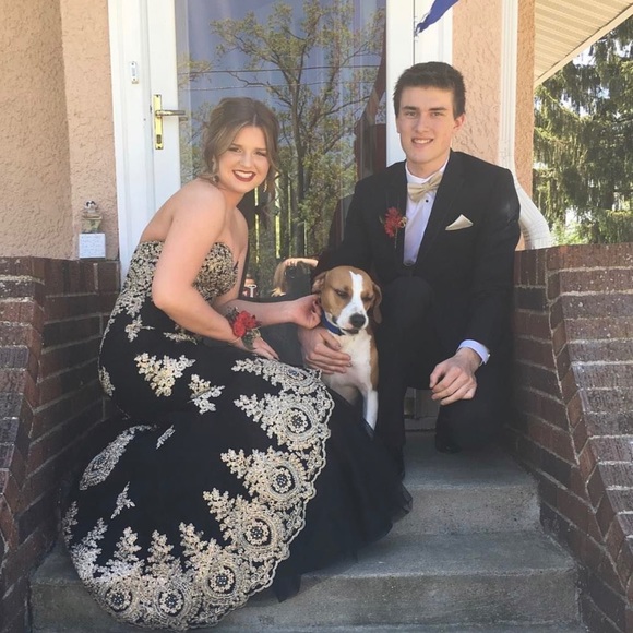 Black and gold prom dress - Picture 2 of 4